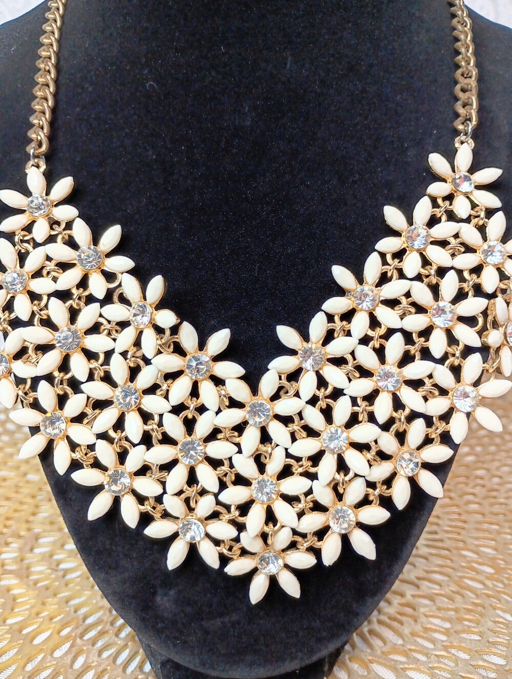 Elegant Cream Floral Statement Necklace - Unbranded